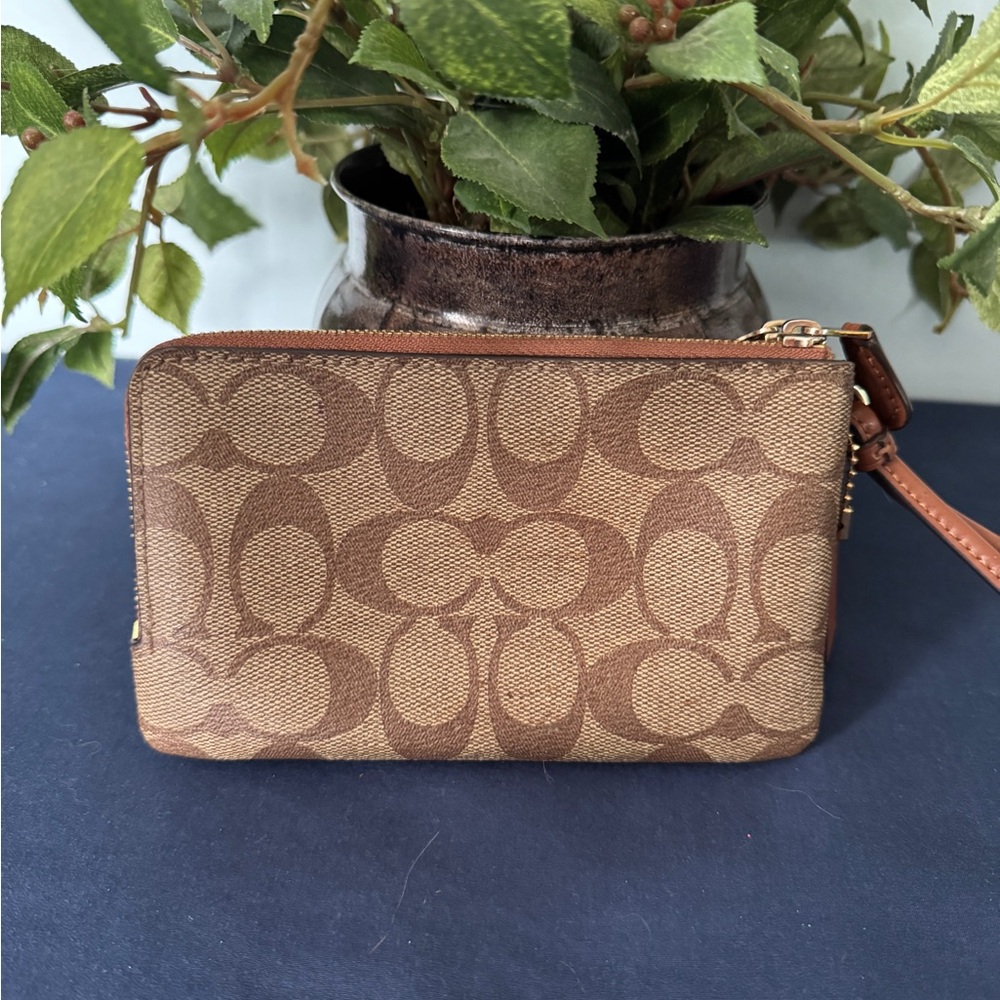 Coach EUC dual corner zip leather wristlet - Picture 2 of 5